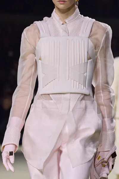Look 60